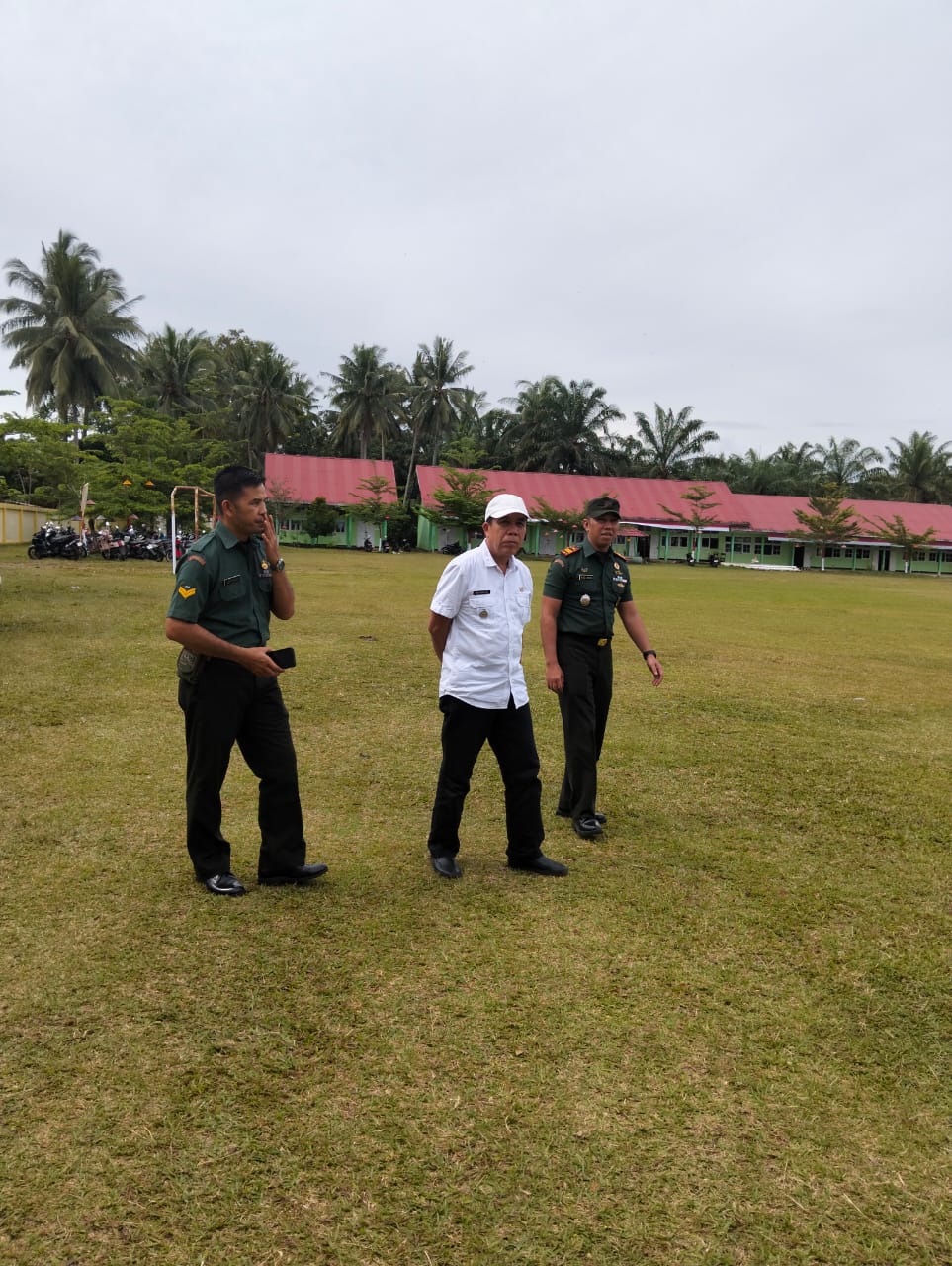 Kunjungan ke SMA Meninjau Anak Paskibraka Latihan