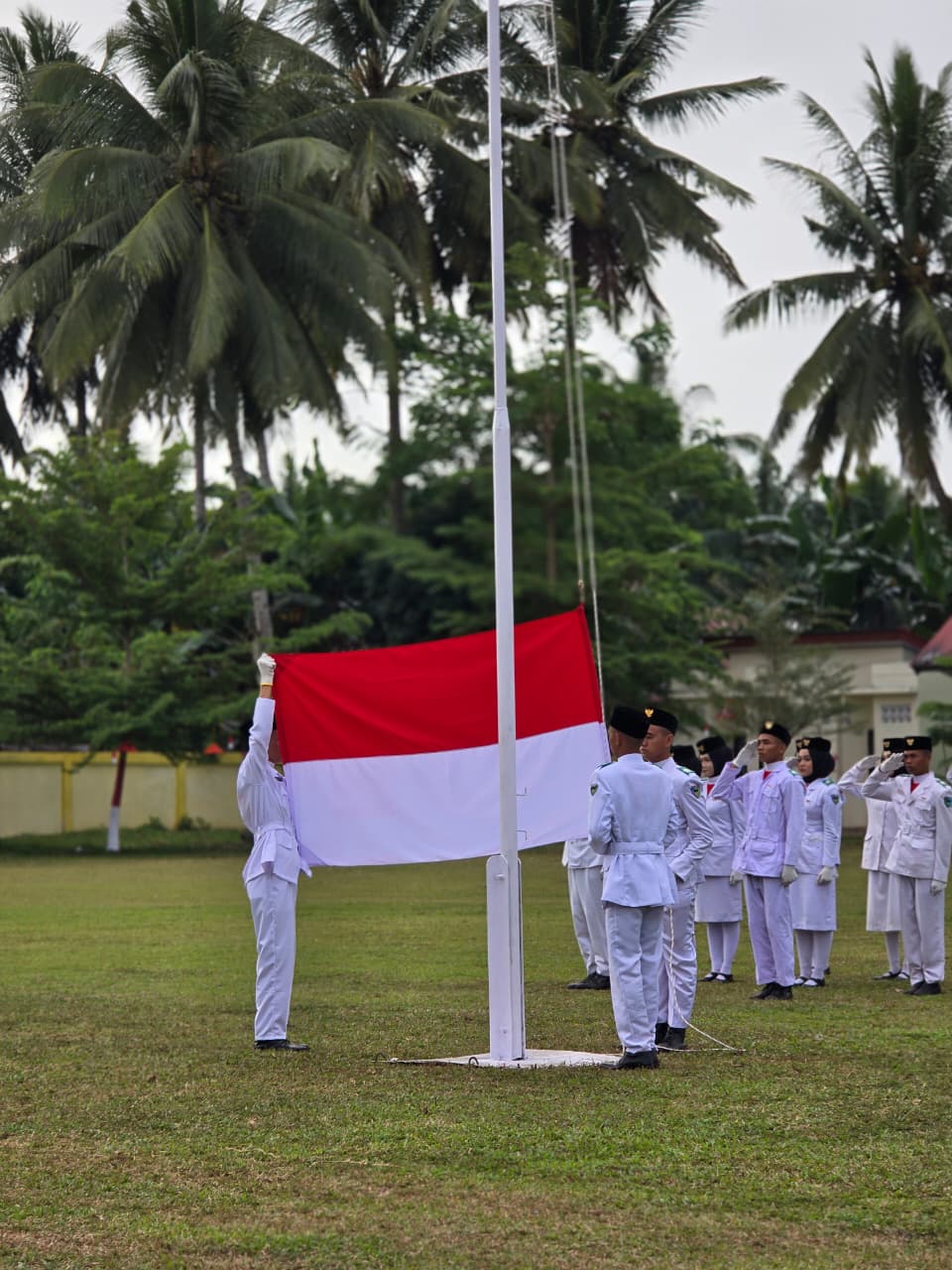Penurunan Bendera Hari Ulang Tahun Republik Indonesia yang ke 80