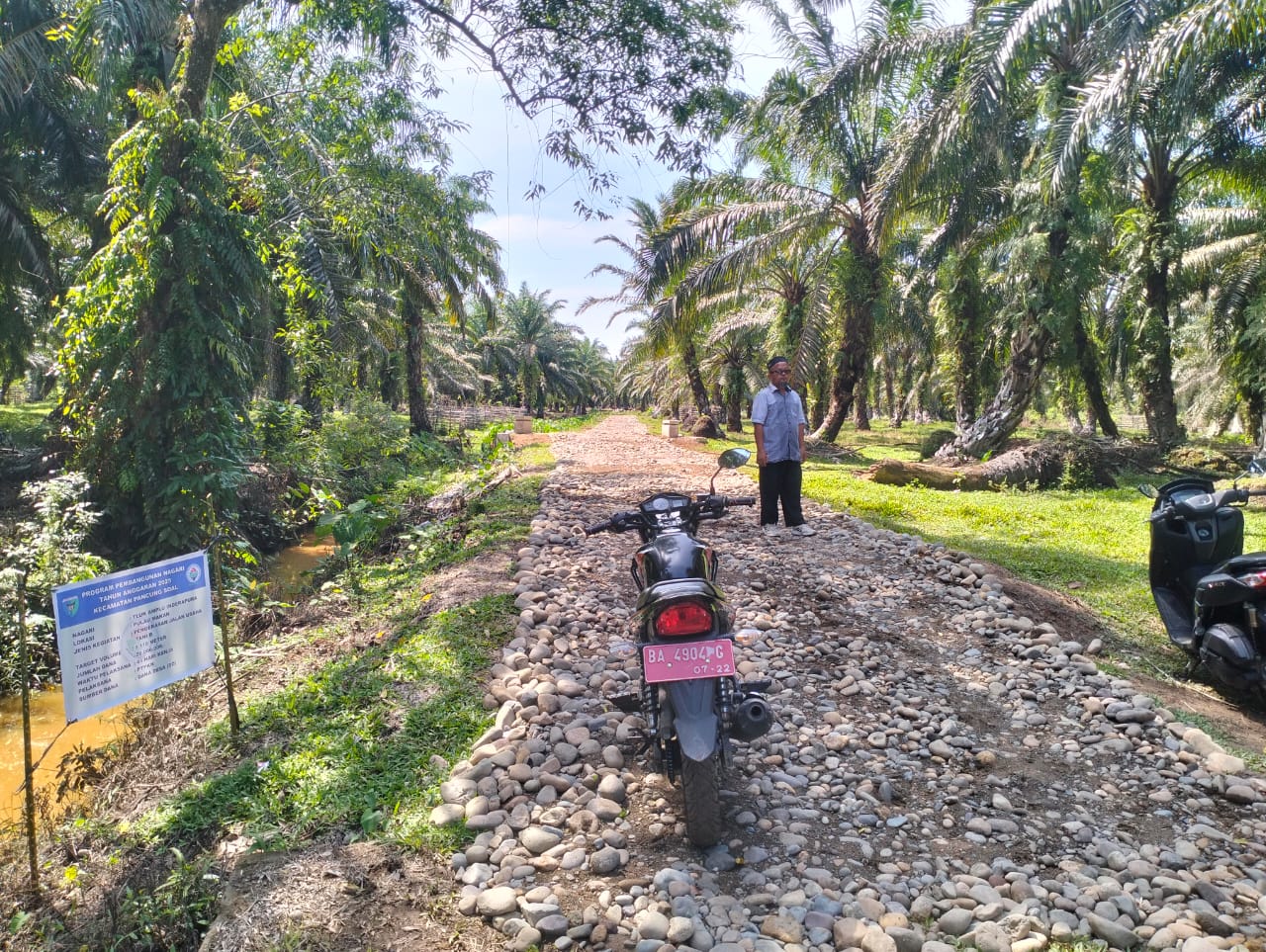 Pengoralan Jalan Usaha Tani Nagari Tluk Amplu Inderapura