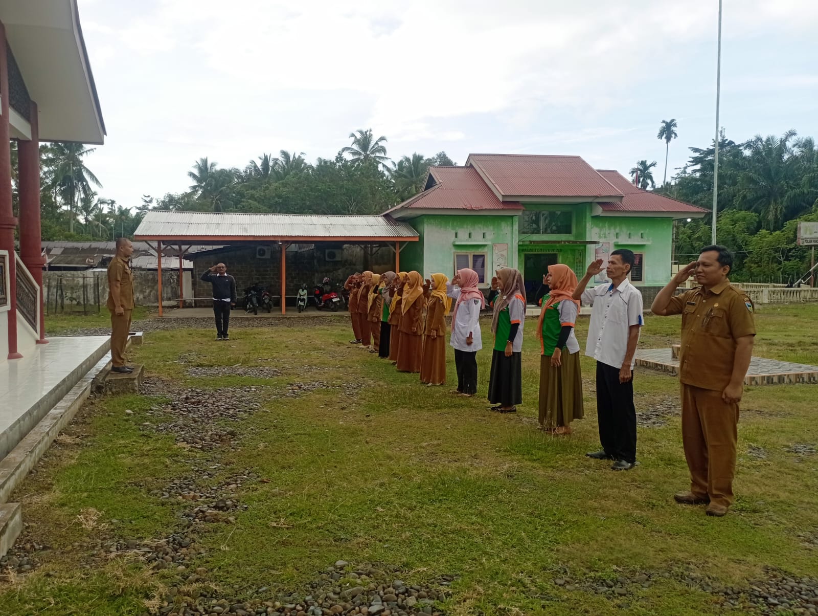 Apel Pagi Staf Karyawan Kantor Camat Beserta Korlab Kb Dan Cukcapil