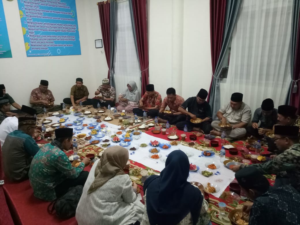 Buka Puasa Bersama di Kantor Camat Pancung Soal