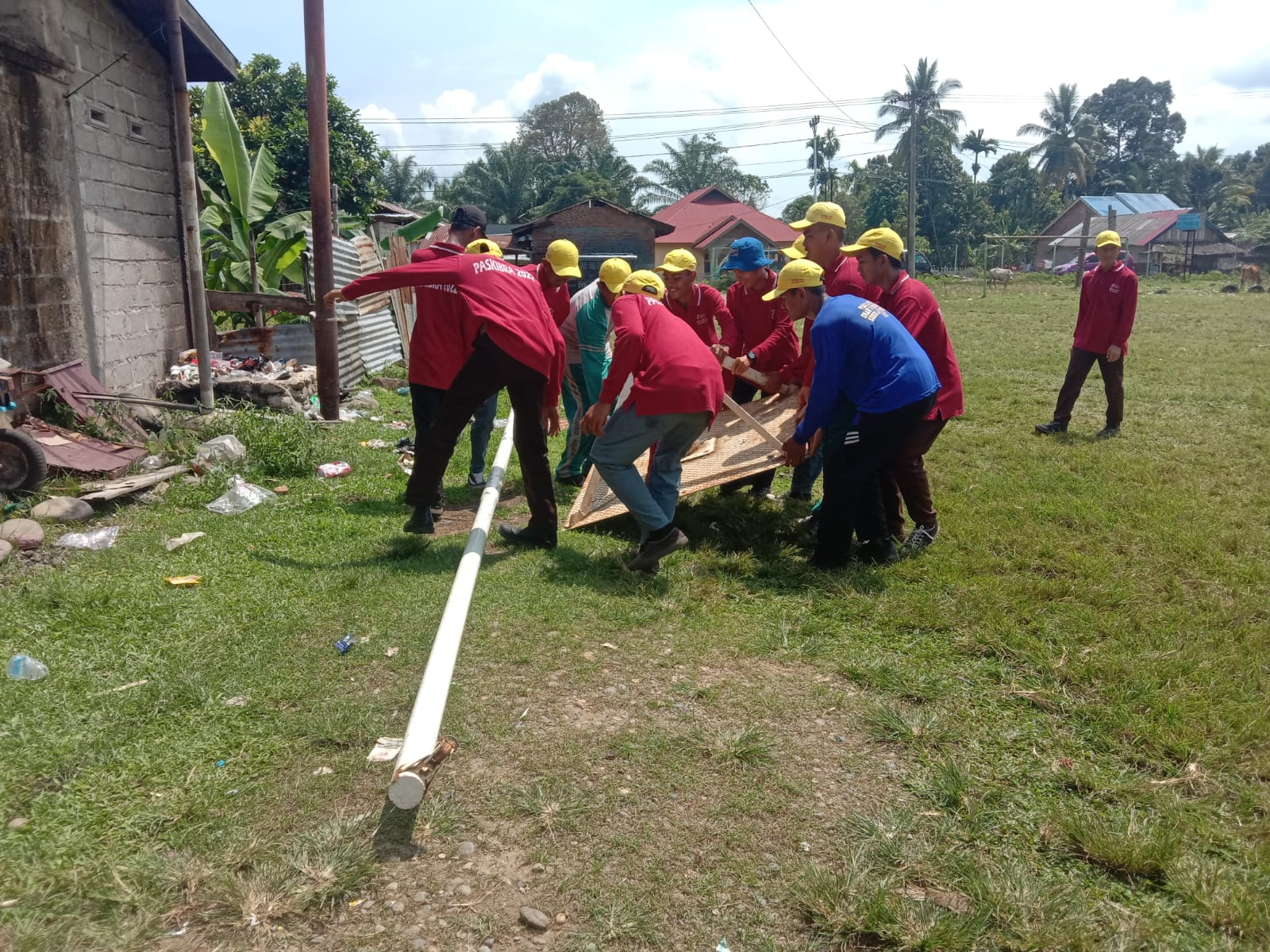 Monitoring dan Pengantaran Tiang Bendera ke Lokasi Upacara Bendera 17 Agustus 
