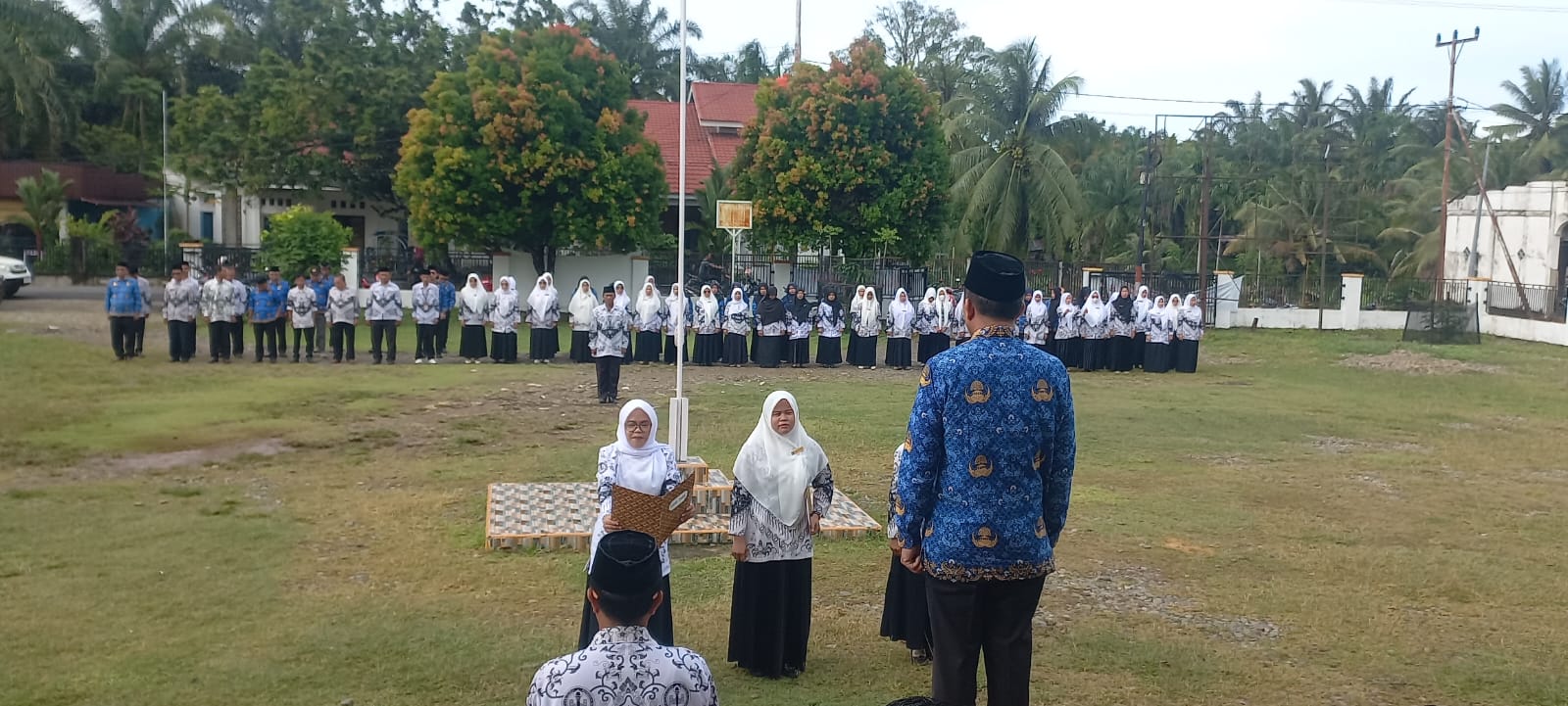 Upacara Memperingati Hari Guru Nasional pada Selasa, 25 November 2025
