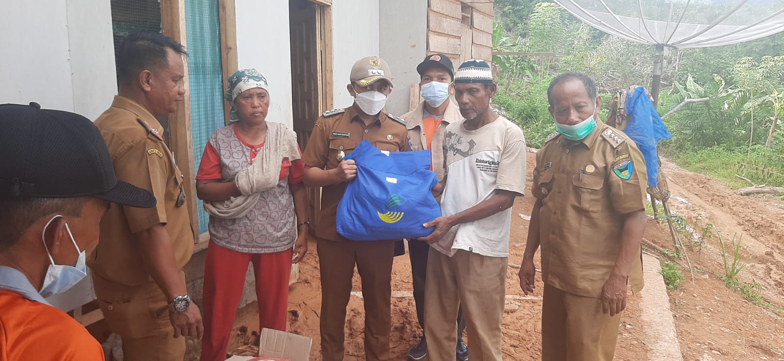 Kunjungan Wakil Bupati Pesisir Selatan Ke Daerah Terdampak Bencana Longsor Di Inderapura Selatan